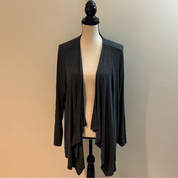 Torrid super soft gray draped open front waterfall cardigan size 1X - Picture 4 of 10
